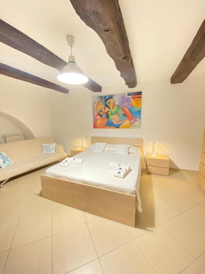 Ch & Privateparking - Corso 18 Agosto - Apartment